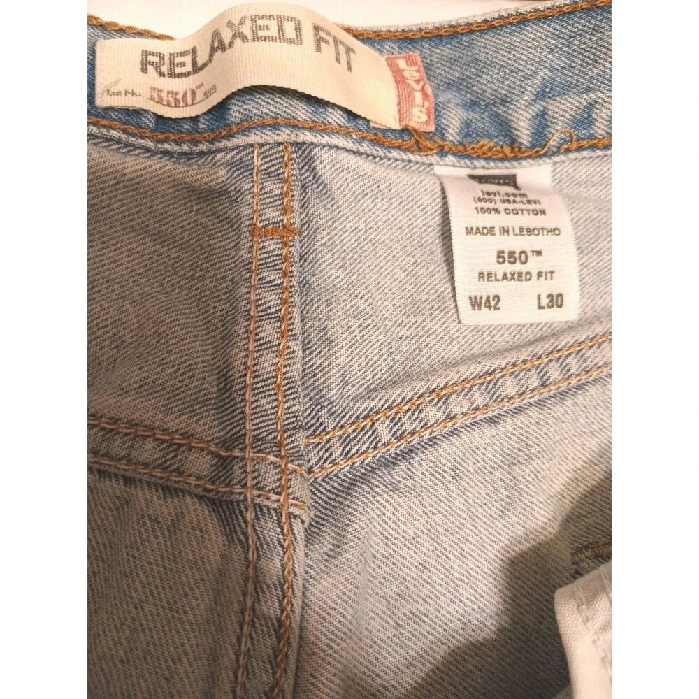 Vintage Levis 550 Jeans Mens 42x30 Light Wash Relaxed Fit Blue Denim Made USA